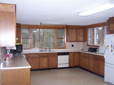 58 Pleasant St, Rockland, MA 02370 - photo 3