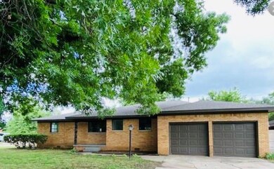 Big nice brick home with  3 bedrooms 2 living area