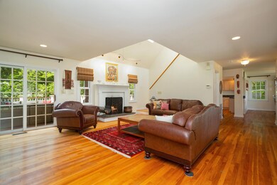 007-photo-living-room-7302298