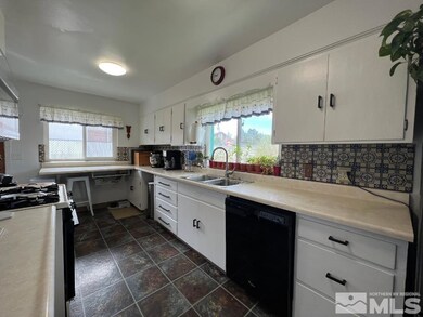 21 Arnold St, Winnemucca, NV 89445 - photo 4