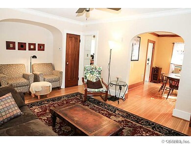Living Room. Classic curved arch details