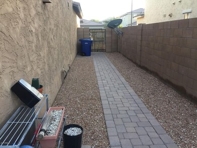 Side yard w pavers