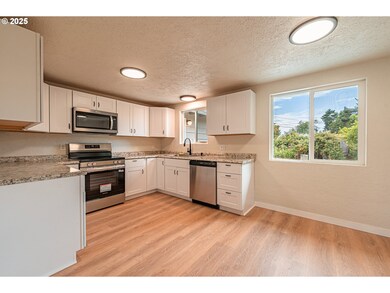 823 20th St, Springfield, OR 97477 - photo 6