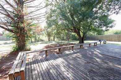 1722 Wildewood Dr, Ardmore, OK 73401 - photo 2