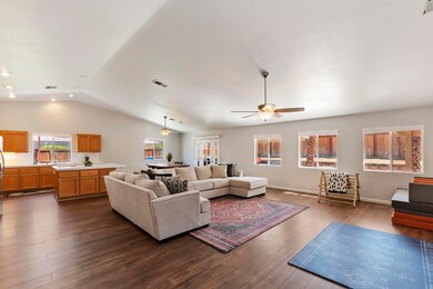 006_Living Room