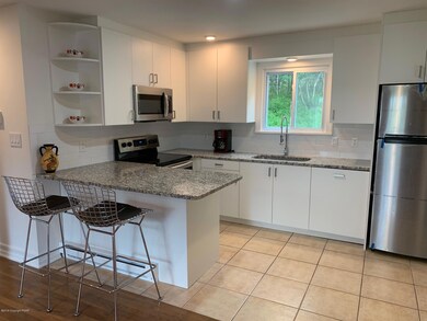 128 English Ivy Ct, Long Pond, PA 18334 - photo 2