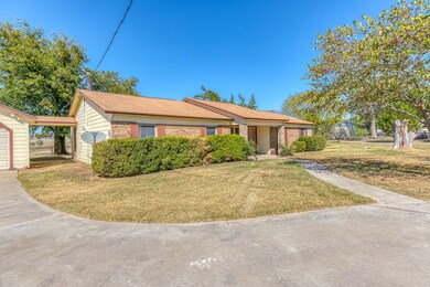 112 Paul St, Weatherford, TX 76088 - photo 2
