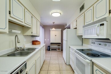 10585 W Palmeras Dr unit G, Sun City, AZ 85373 - photo 7