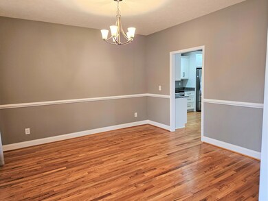 R1388 Old Kimbill Trail dining room1