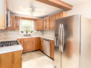 3 Hilda Ave, Derry, NH 03038 - photo 4