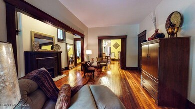 125 E Ormsby Ave-27
