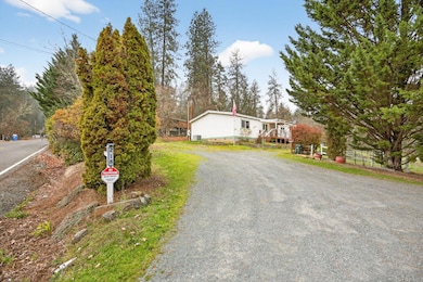 218 Hessar St, Grants Pass, OR 97527 - photo 4