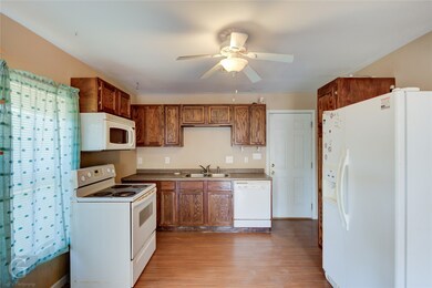 610 Batton St, Minden, LA 71055 - photo 6