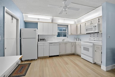 1354 N 12th Ct unit 11B, Hollywood, FL 33019 - photo 2