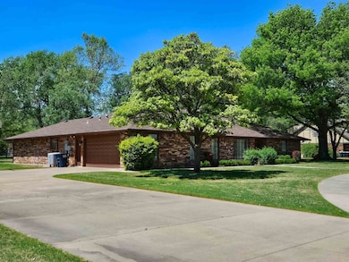 1614 Quailwood Dr, Enid, OK 73703 - photo 2