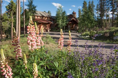 Spectacular flowered landscaping lining the whole