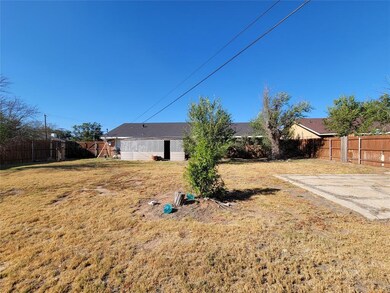2225 Cimmaron Dr, Midland, TX 79705 - photo 4