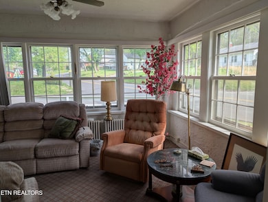 515 N 25th St, Middlesboro, KY 40965 - photo 3