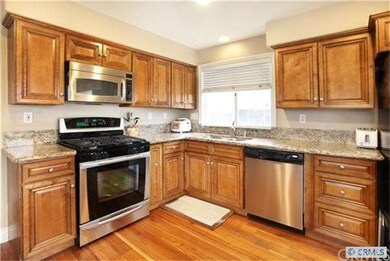 Remodeled Kitchen*Beautiful Wood Cabinetry*Granite