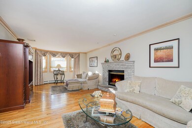 1527 Woodrow Rd, Staten Island, NY 10309 - photo 5