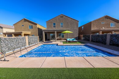 Back Yard w Pool