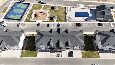 Common area: Pool, Clubhouse, Pickleball and playground