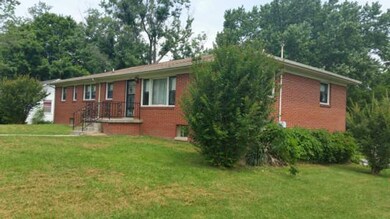 110 Pickle St, Shelbyville, TN 37160 - photo 4