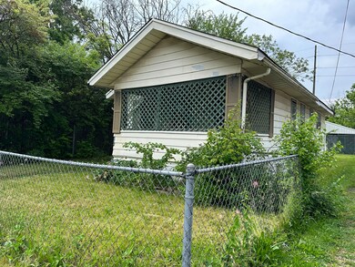 814 E 27th St, Anderson, IN 46016 - photo 2