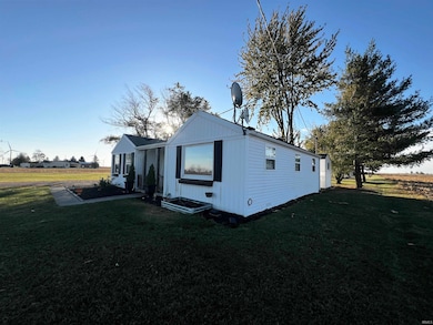 25812 Maumee Center Rd, Woodburn, IN 46797 - photo 2