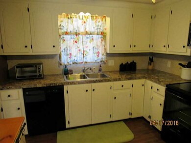 185 Kimberly Ln, West Warwick, RI 02893 - photo 5