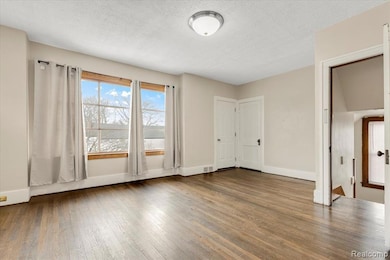 1413 Wayburn St, Grosse Pointe, MI 48230 - photo 4