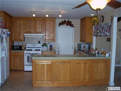 Kitchen and Breakfast Bar
