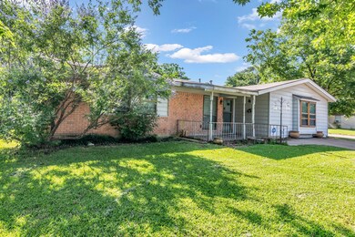 889 Jerry Ln, Bedford, TX 76022 - photo 2