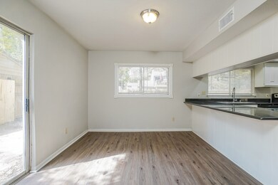 32 S Morningwood Ct, Spring, TX 77380 - photo 4