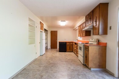 1573 Springbrook Rd, Medford, OR 97504 - photo 5