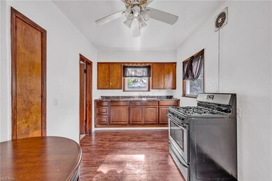 Kitchen comes w/Appliances