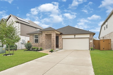 13401 Emerald Mallard Dr, Texas City, TX 77568 - photo 2