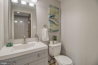 6826 Montivideo Square Ct, Falls Church, VA 22043 - photo 5