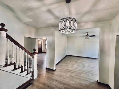 106 E 8th St, Muscatine, IA 52761 - photo 5