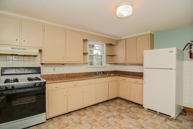 76 Thornton Ave, Lowell, MA 01852 - photo 4