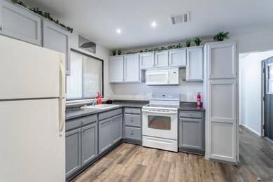 10630 E Amber Dr, Yuma, AZ 85365 - photo 4