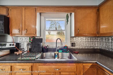 13-515-Community-St-Lansing-MI-48906-Win