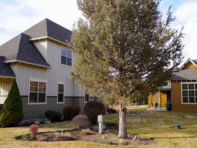 Corner lot w/ green space next door!