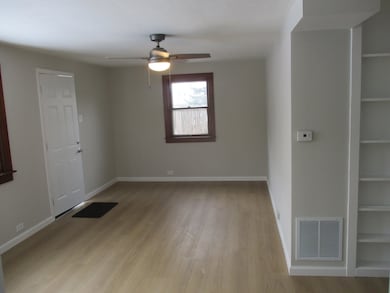 918 W Vine St, Champaign, IL 61821 - photo 3