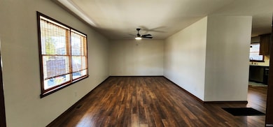 601 SE 3rd St, Washington, IN 47501 - photo 3