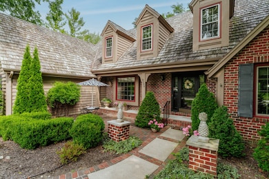 8266 S Country Club Cir, Franklin, WI 53132 - photo 2