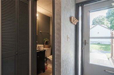1/2 Bath off the foyer