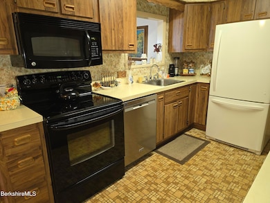 kitchen with all appliances included