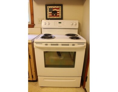 22 Reynolds Ave, Randolph, MA 02368 - photo 5