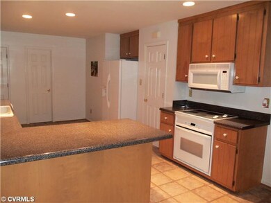 Kitchen - Pantry & lots of cabinet space